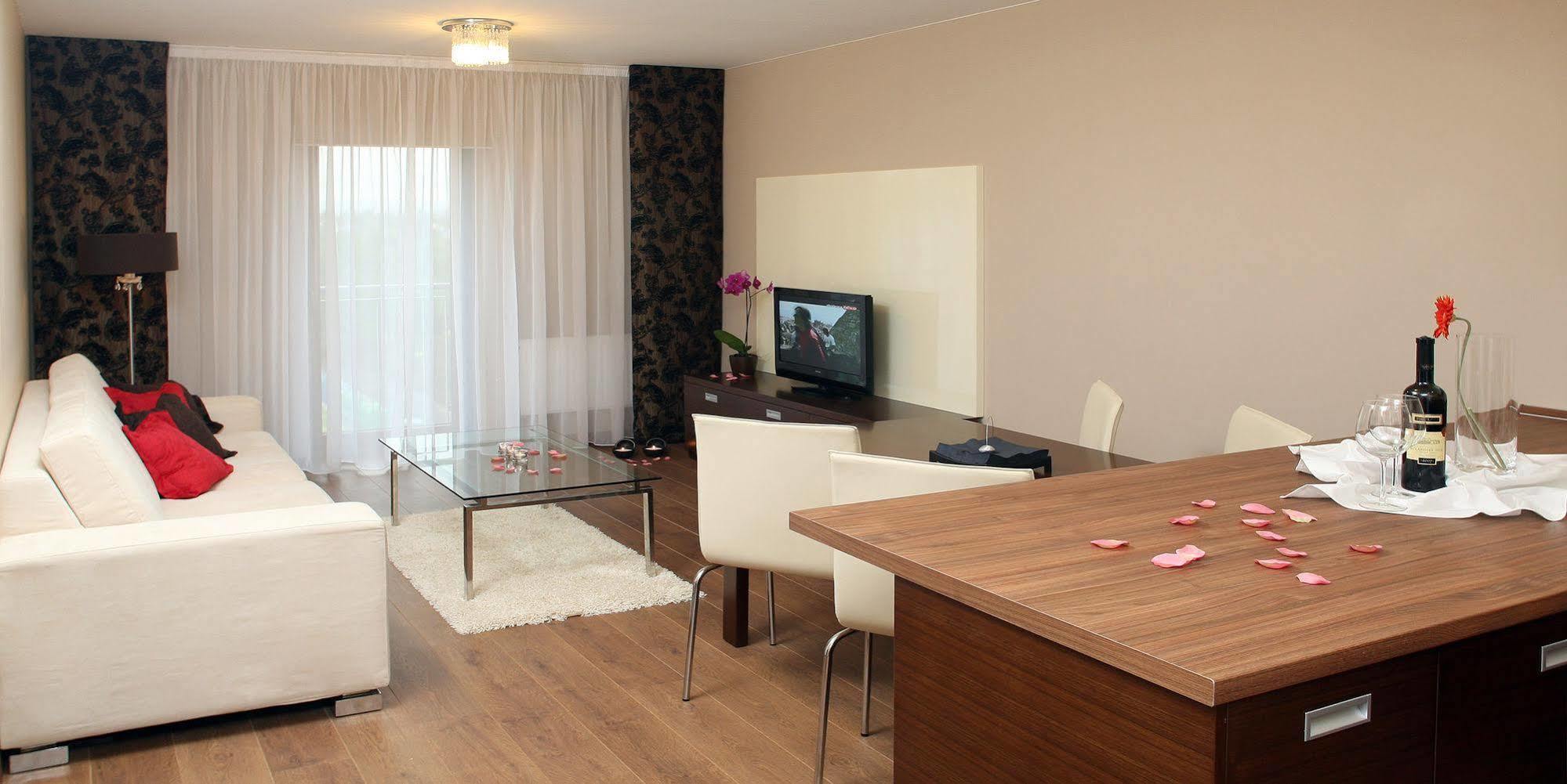 Golden Fish Apartmany Xia Pilzno Zewnętrze zdjęcie